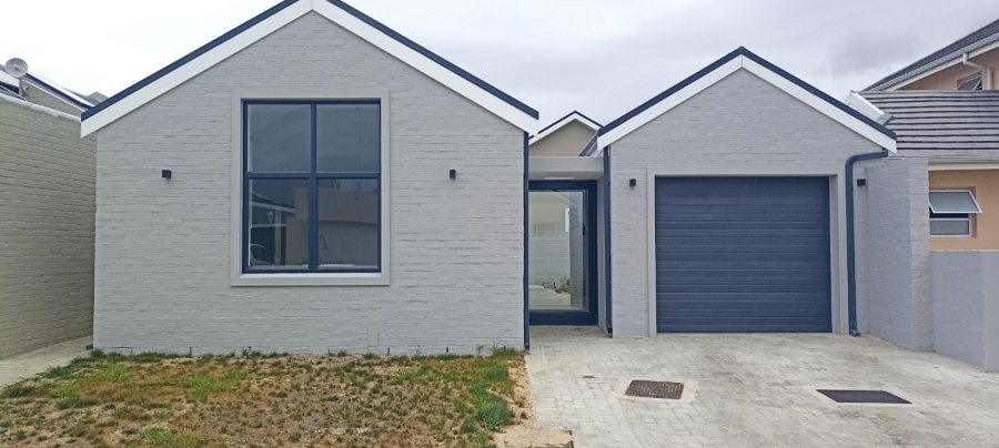 3 Bedroom Property for Sale in Sandbaai Western Cape